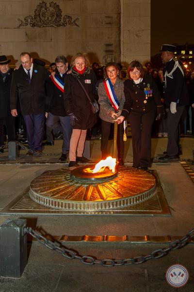 Ravivage de la Flamme sous l'Arc de Triomphe